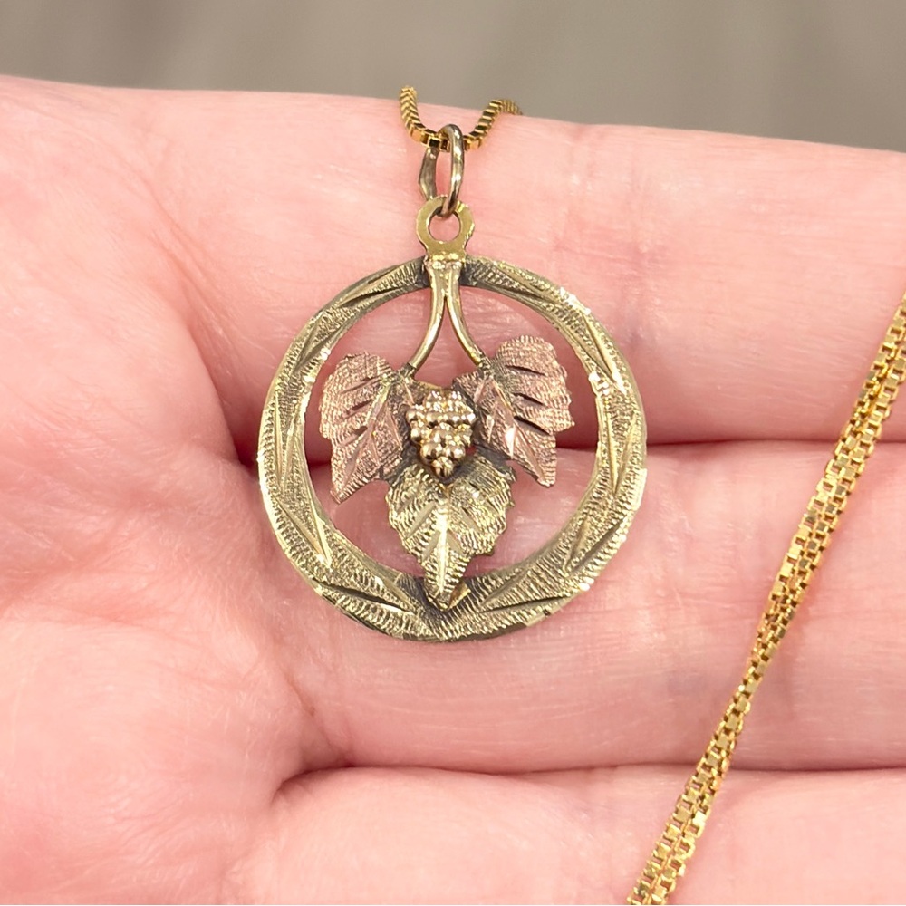 Vintage 10K Black Hills Gold Pendant, Mid Century, Classic Filigree Design - Picture 4 of 15